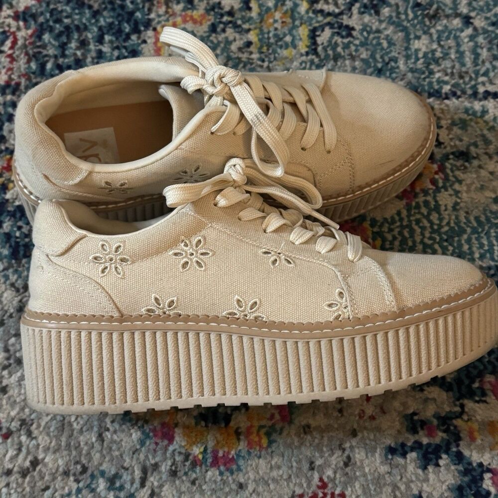 Dolce Vita Brin Platform Sneakers Beige Flower Detail Size 7
